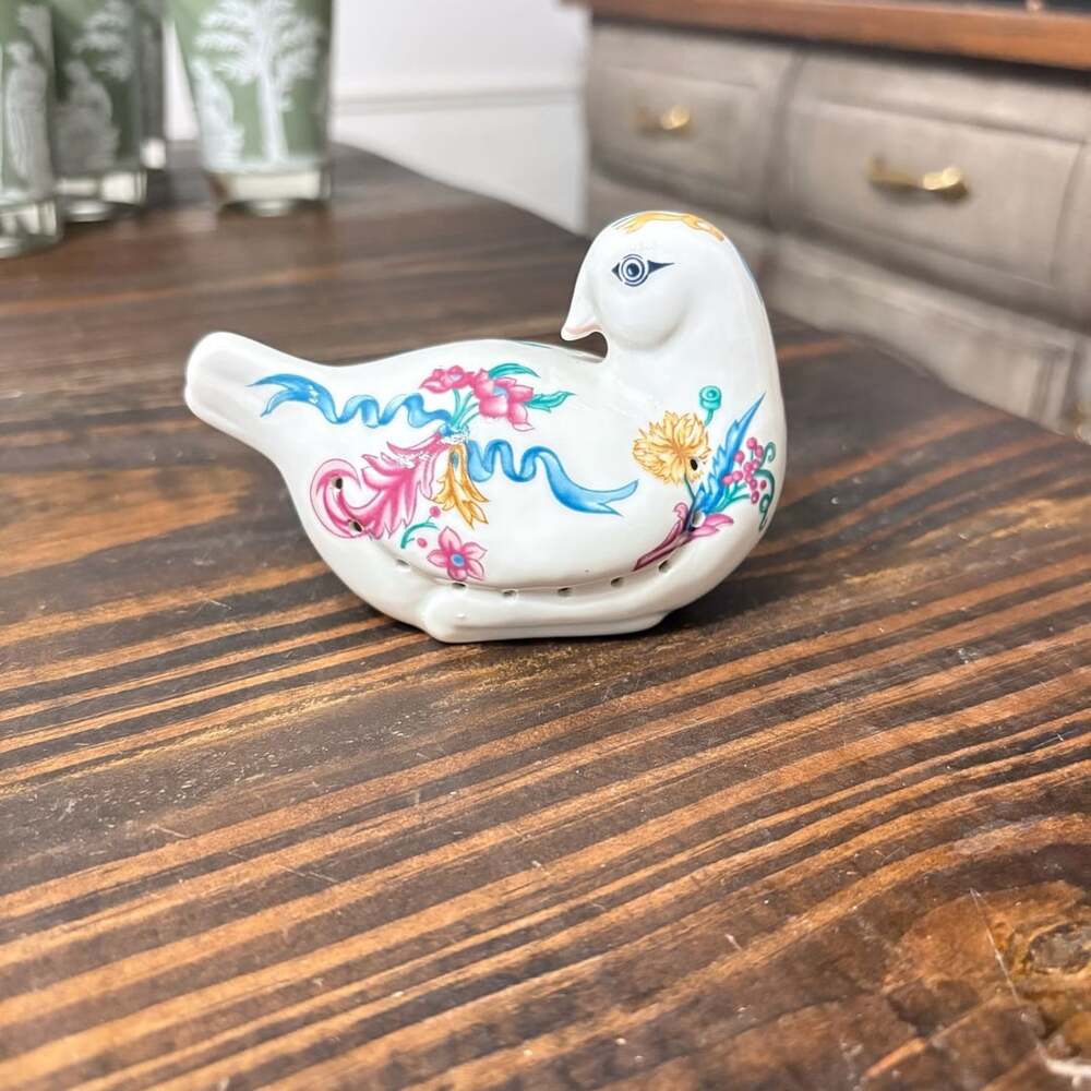 Elizabeth Arden Palais Versailles Porcelain Bird Pomander